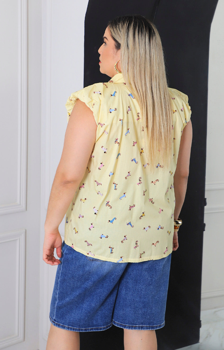 Blusa amarilla camisera de perritos