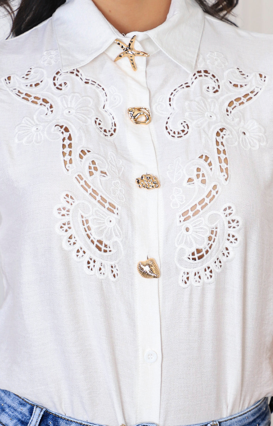 Blusa blanca con bordado