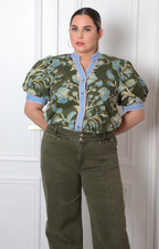 Blusa estampado floral con ribetes