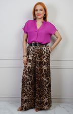 Blusa de manga corta con escote en V de la marca Boutiquemirel, estilo regular, en color neutro, para looks casual y elegantes.