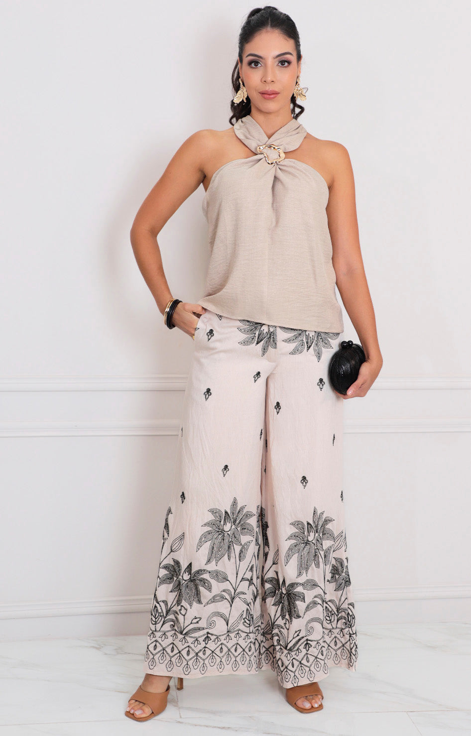 Blusa halter con hebilla