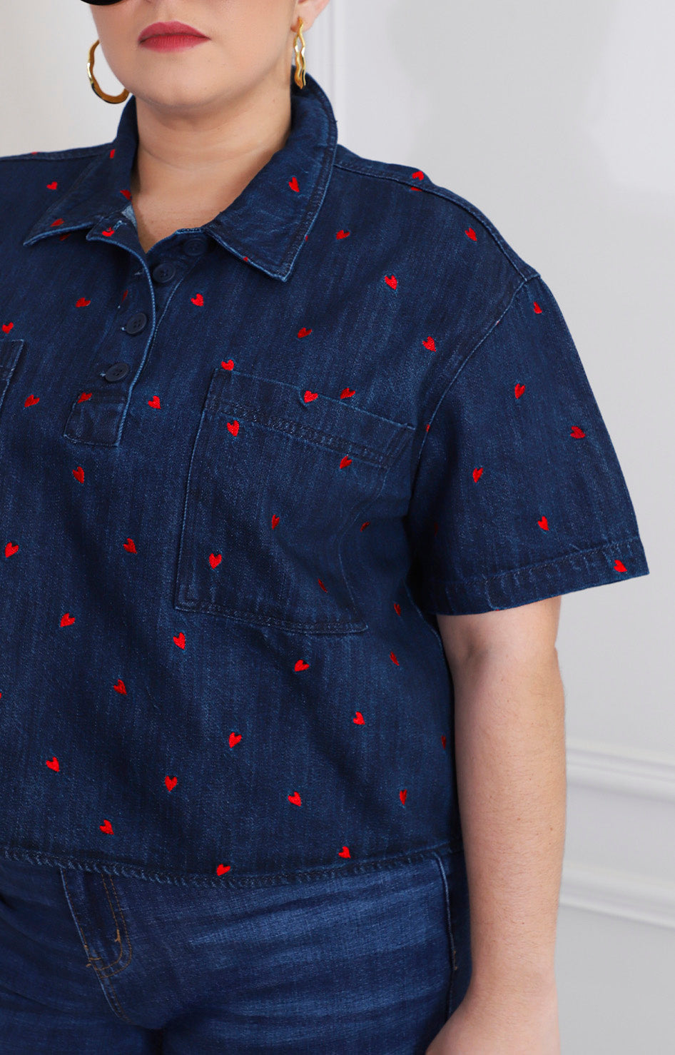 Blusa de mezclilla estampada de corazòn