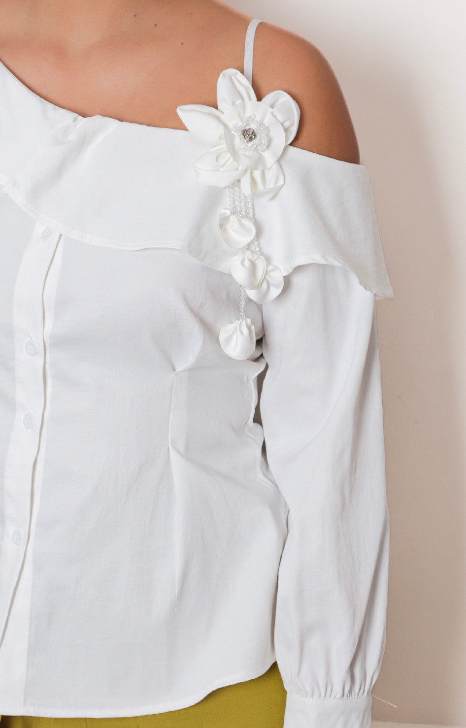 Blusa blanca asimètrica - BLUSAS REGULAR Boutiquemirel 