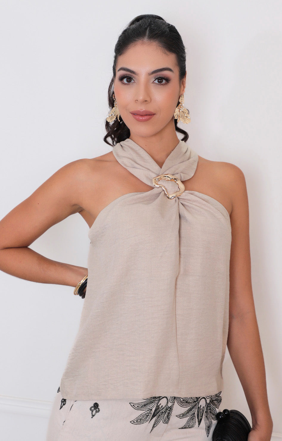 Blusa halter con hebilla