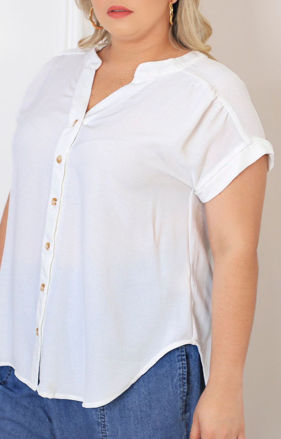 Blusa blanca con botones
