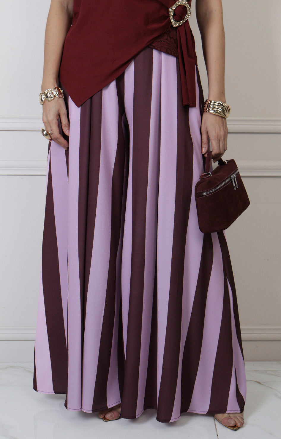 Pantalón regular Boutiquemirel fluido con rayas verticales y diseño elegante
