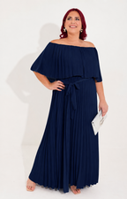 Vestido largo curvy de VERXY con pliegues en tela suave, diseño elegante y ajustado para mujer.