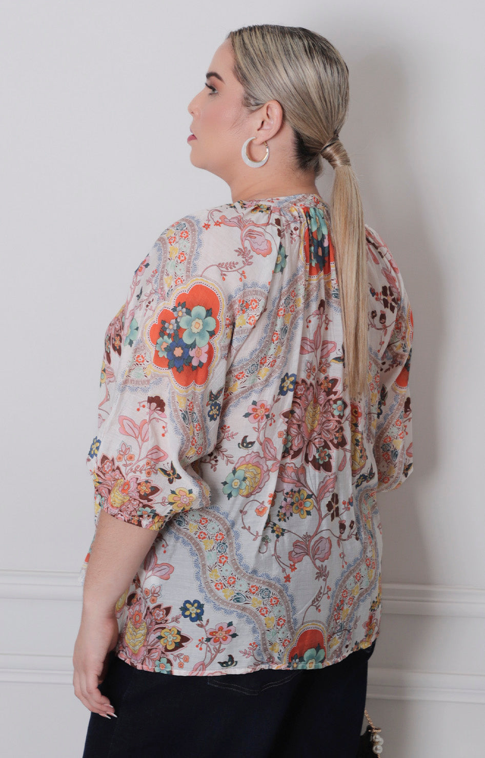 Blusa estampada con detalle de bordado - BLUSAS CURVY Boutiquemirel 