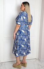 Vestido  camisero con cinturón y estampado de ondas