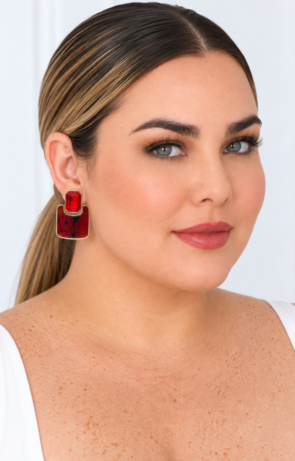 Aretes botón cuadrado con piedra