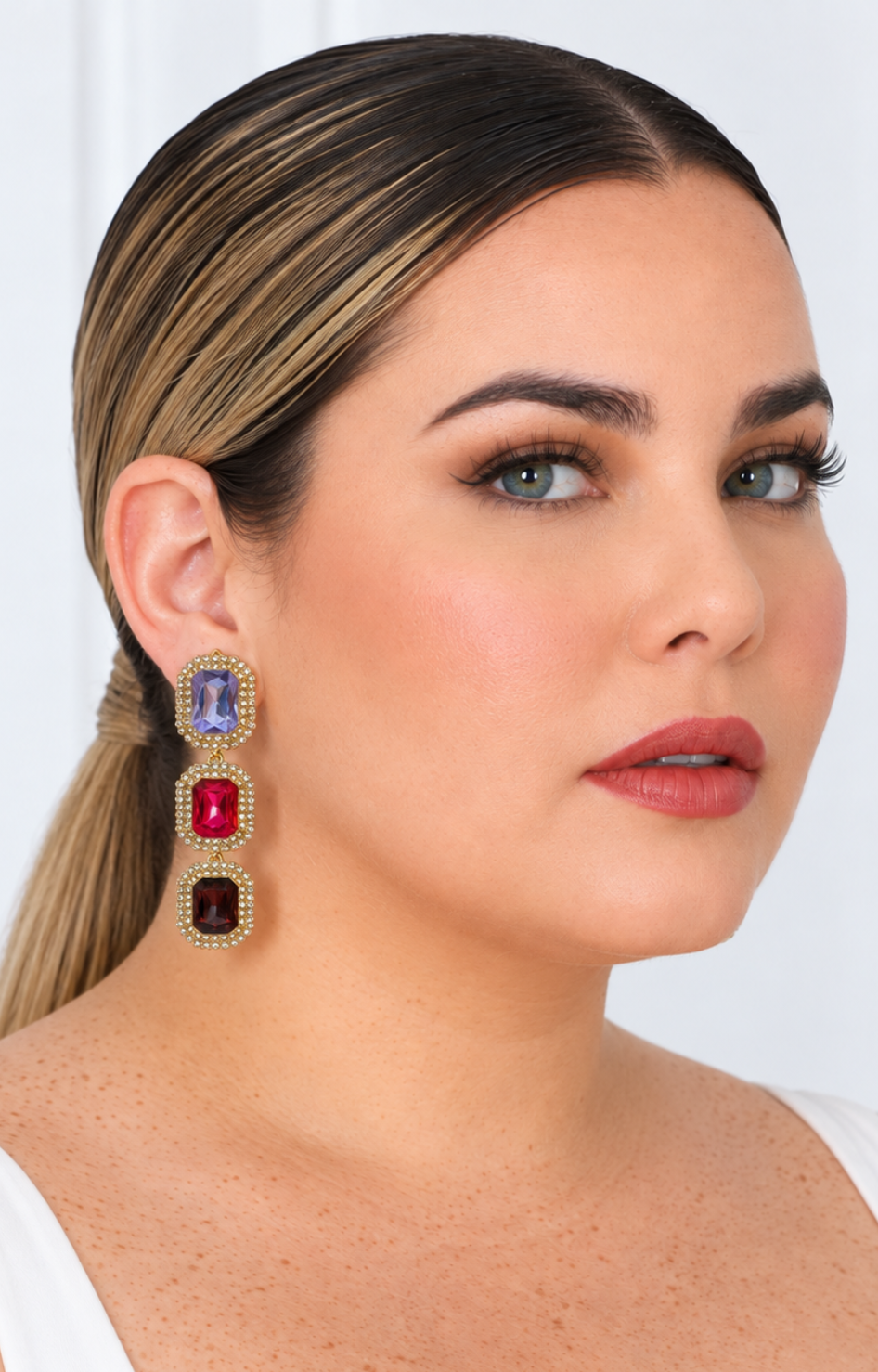 Aretes colgantes de piedras multicolor