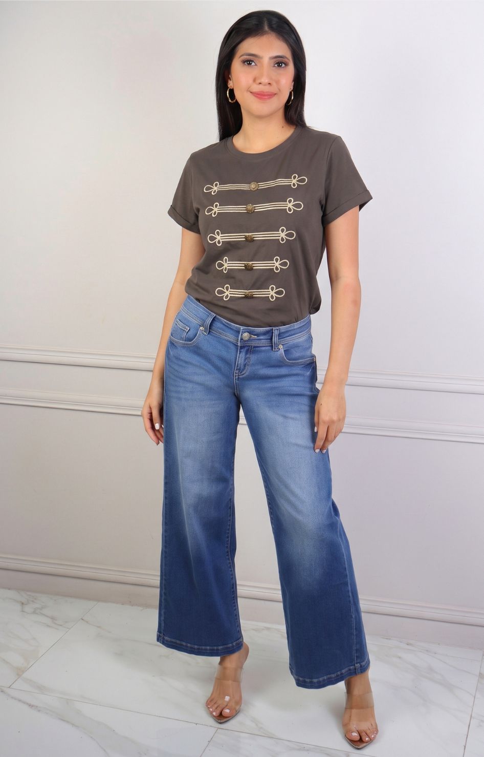 Blusa regular Boutiquemirel con detalles dorados y botones delanteros grasps