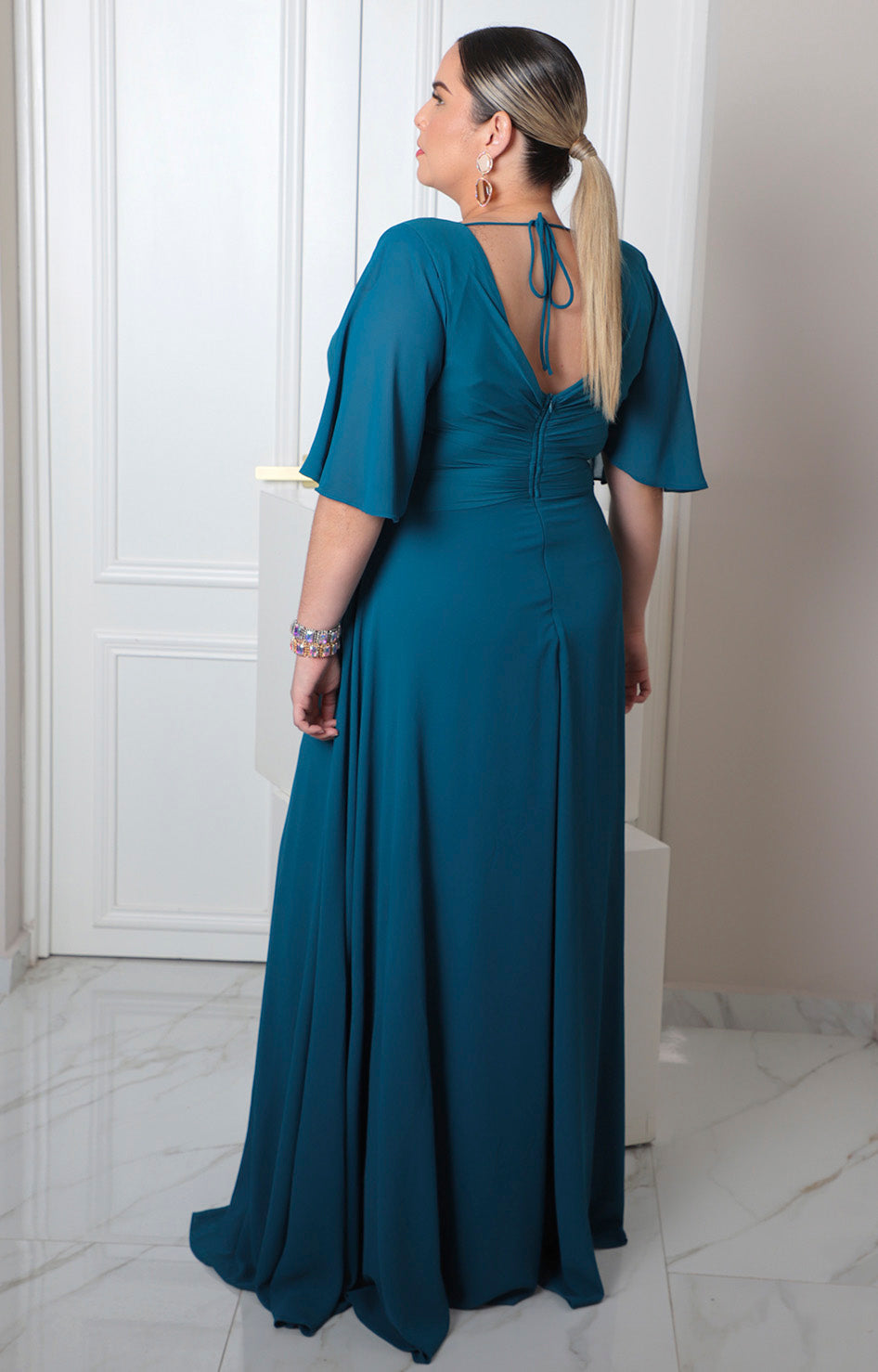 Vestido largo con escote en V drapeado