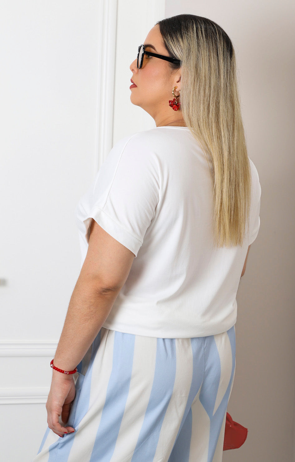 Blusa blanca con estampado de peces