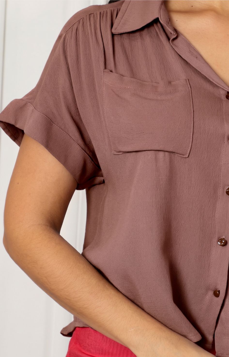 Blusa camisera con bolsillos