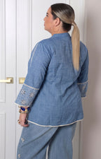 Blusa de mezclilla con bordado