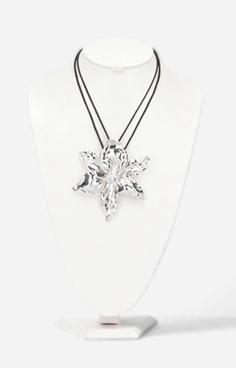 Collar negro con flor - COLLAR Boutiquemirel 