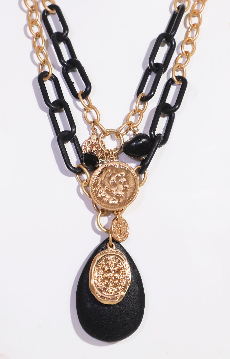 Cadena de eslabones negro y dorado con dije - COLLAR Boutiquemirel 