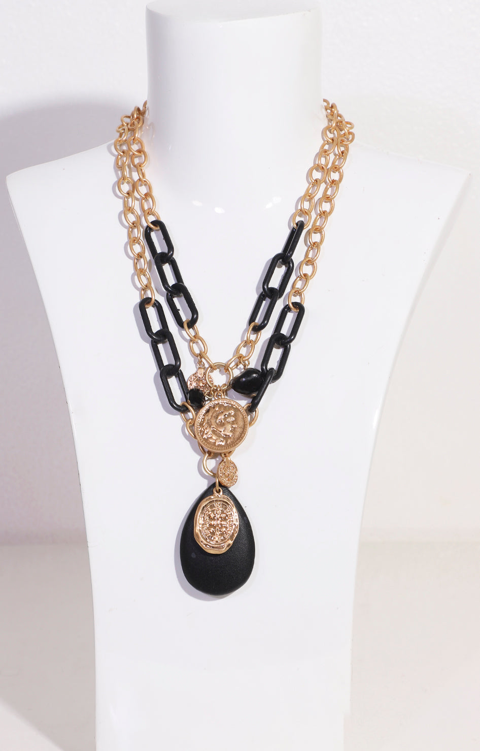 Cadena de eslabones negro y dorado con dije - COLLAR Boutiquemirel 