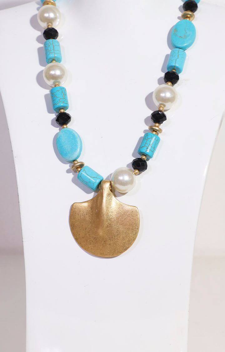 Collar azul con perlas y dije dorado - COLLAR Boutiquemirel 