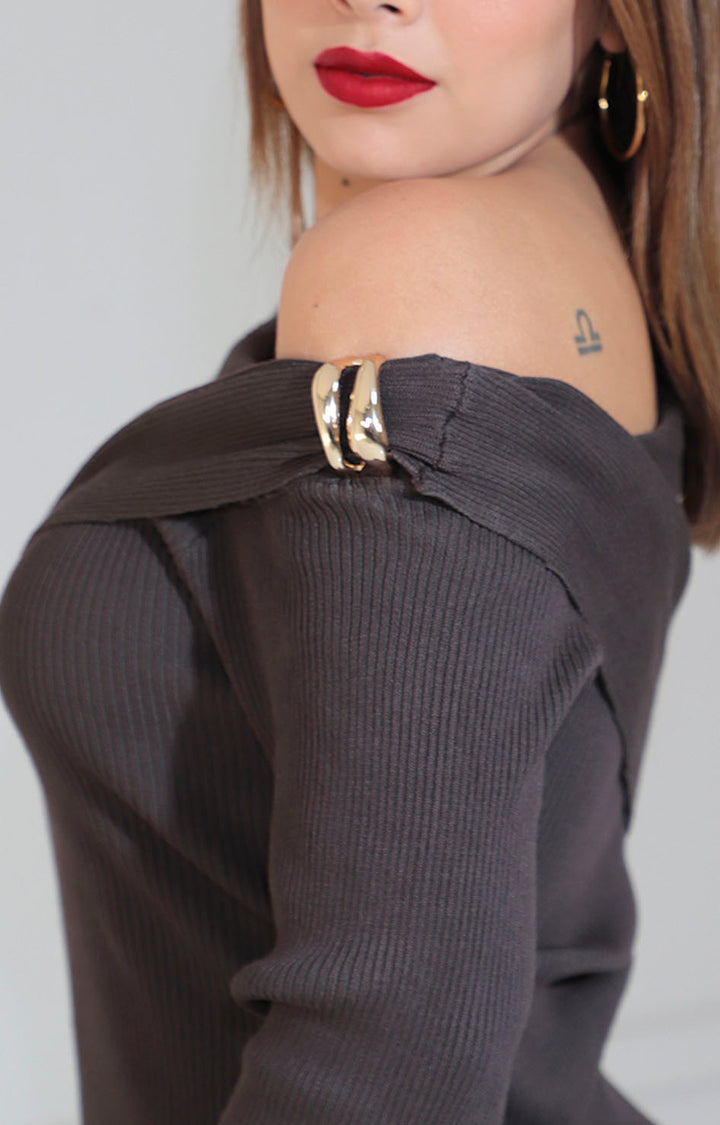 Blusa café asimétrica