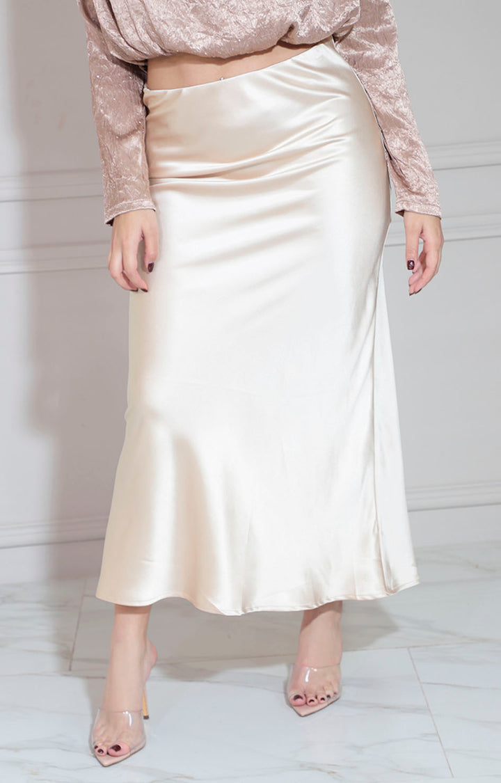 Falda beige satinada
