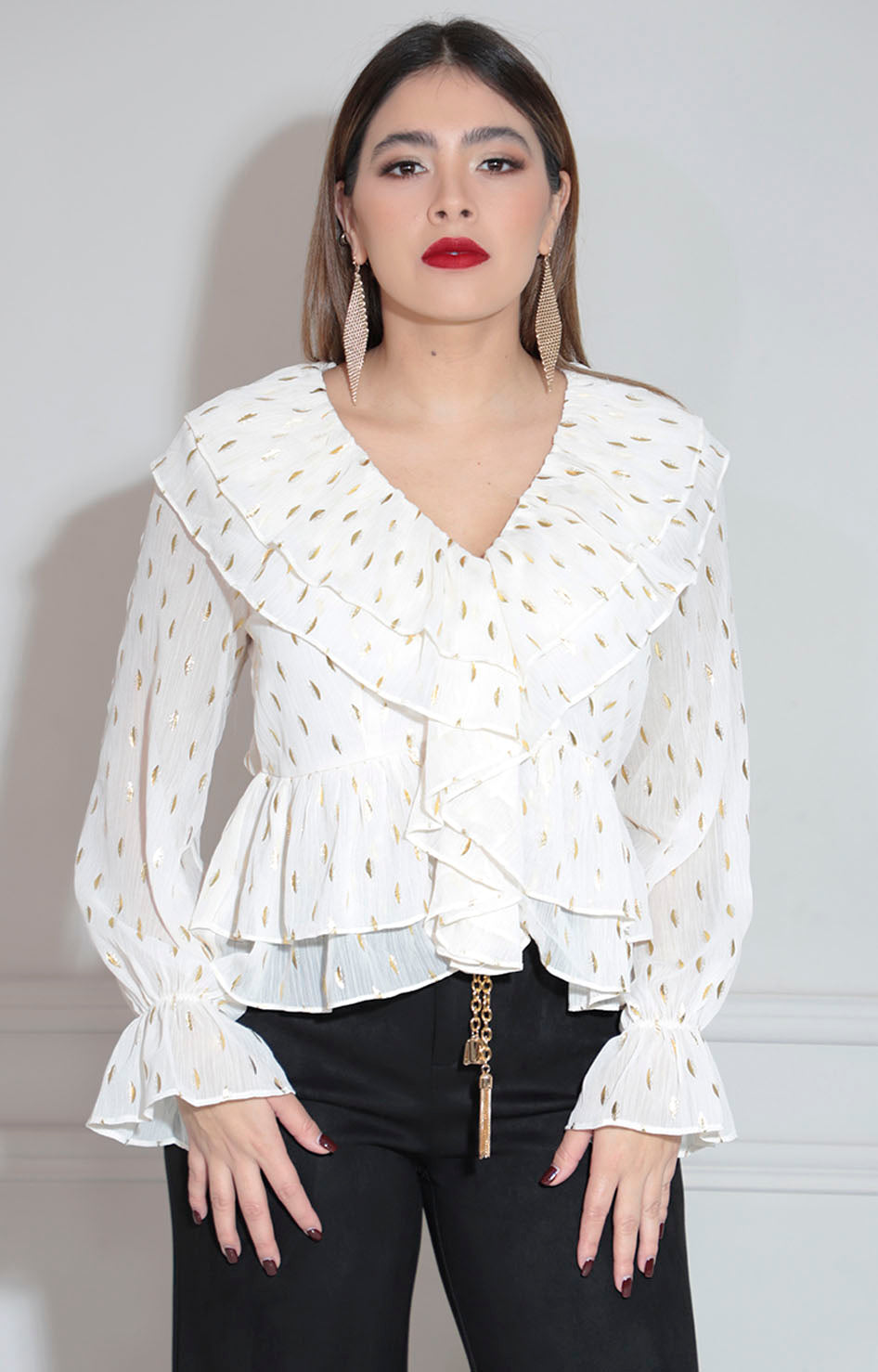 Blusa beige con olanes
