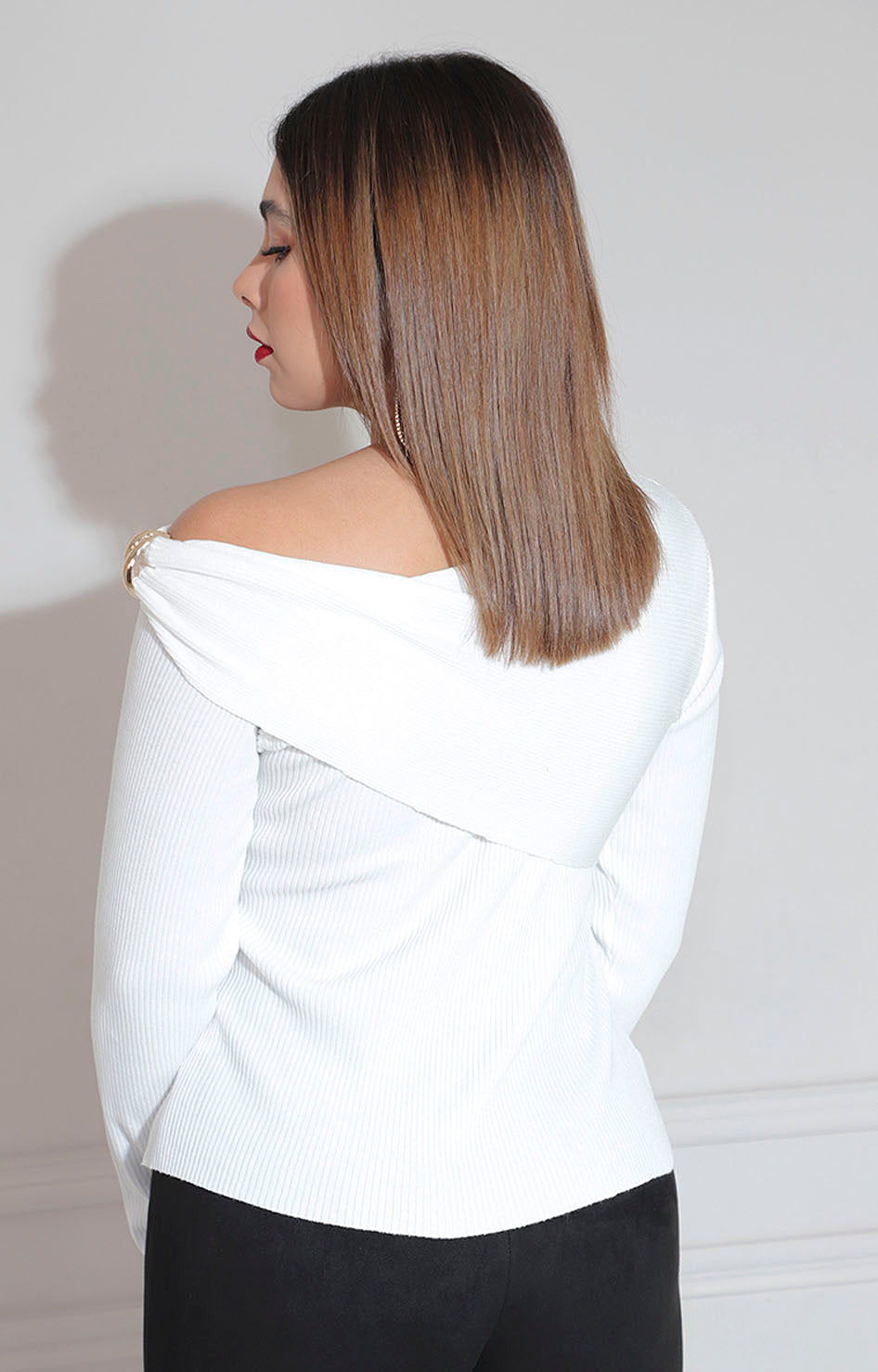 Blusa blanca asimétrica
