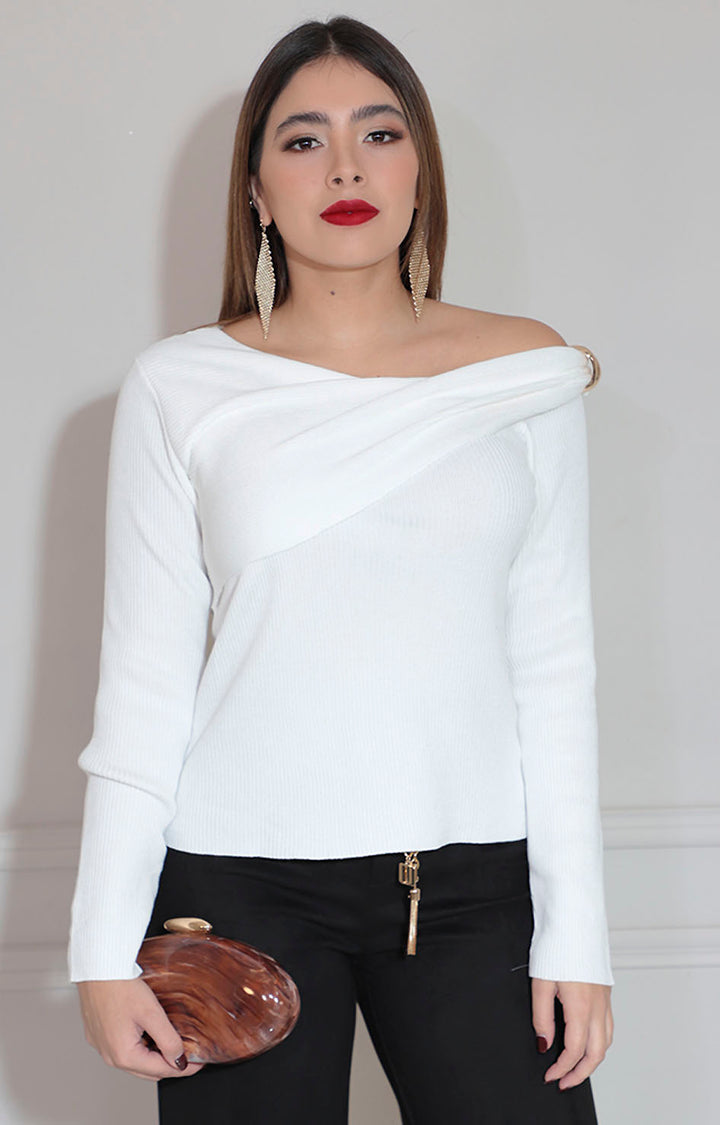 Blusa blanca asimétrica