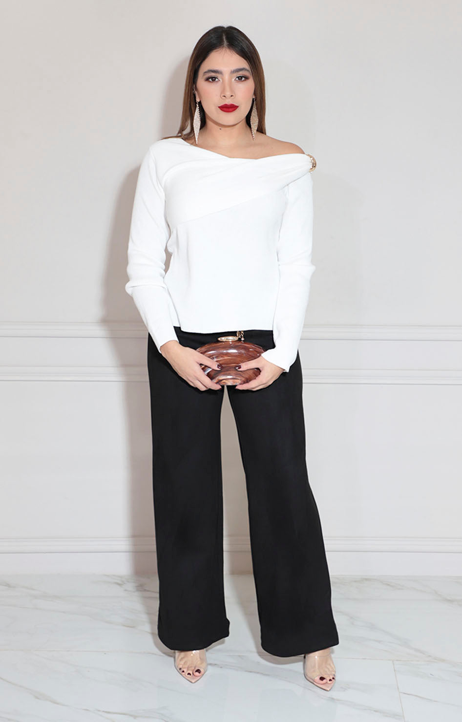 Blusa blanca asimétrica