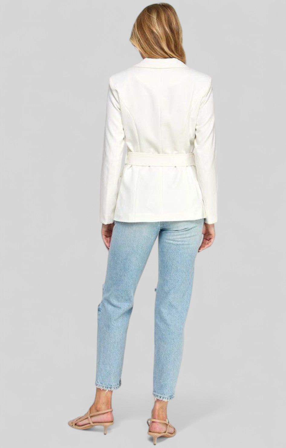 Saco blanco con botones dorados - SACO Boutiquemirel 