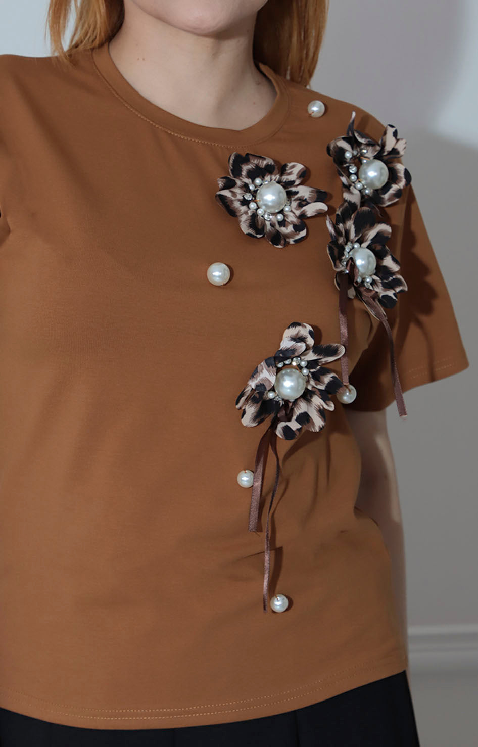 Blusa café con perlas - BLUSA Boutiquemirel 