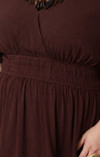 Vestido largo con cintura fruncida