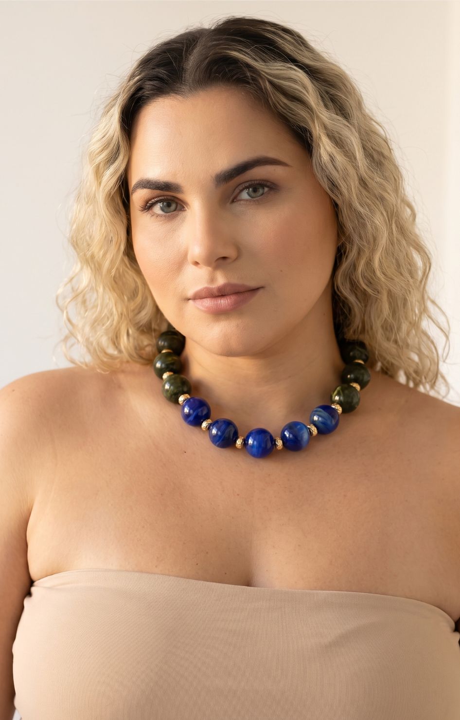 Collar de esferas azul y verde