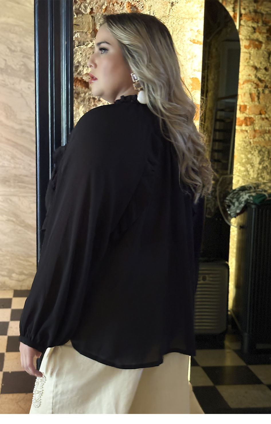 Blusa negra con escarolas - BLUSA XL Boutiquemirel 