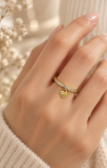Anillo dorado de corazón