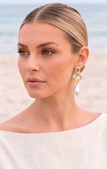 Arete dorado con perla