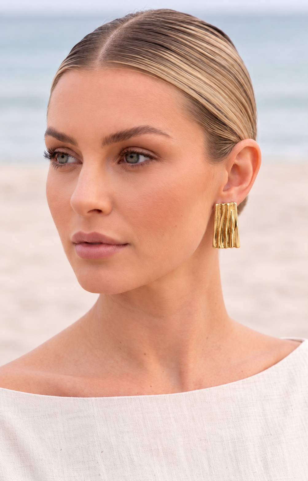 Aretes dorado con textura