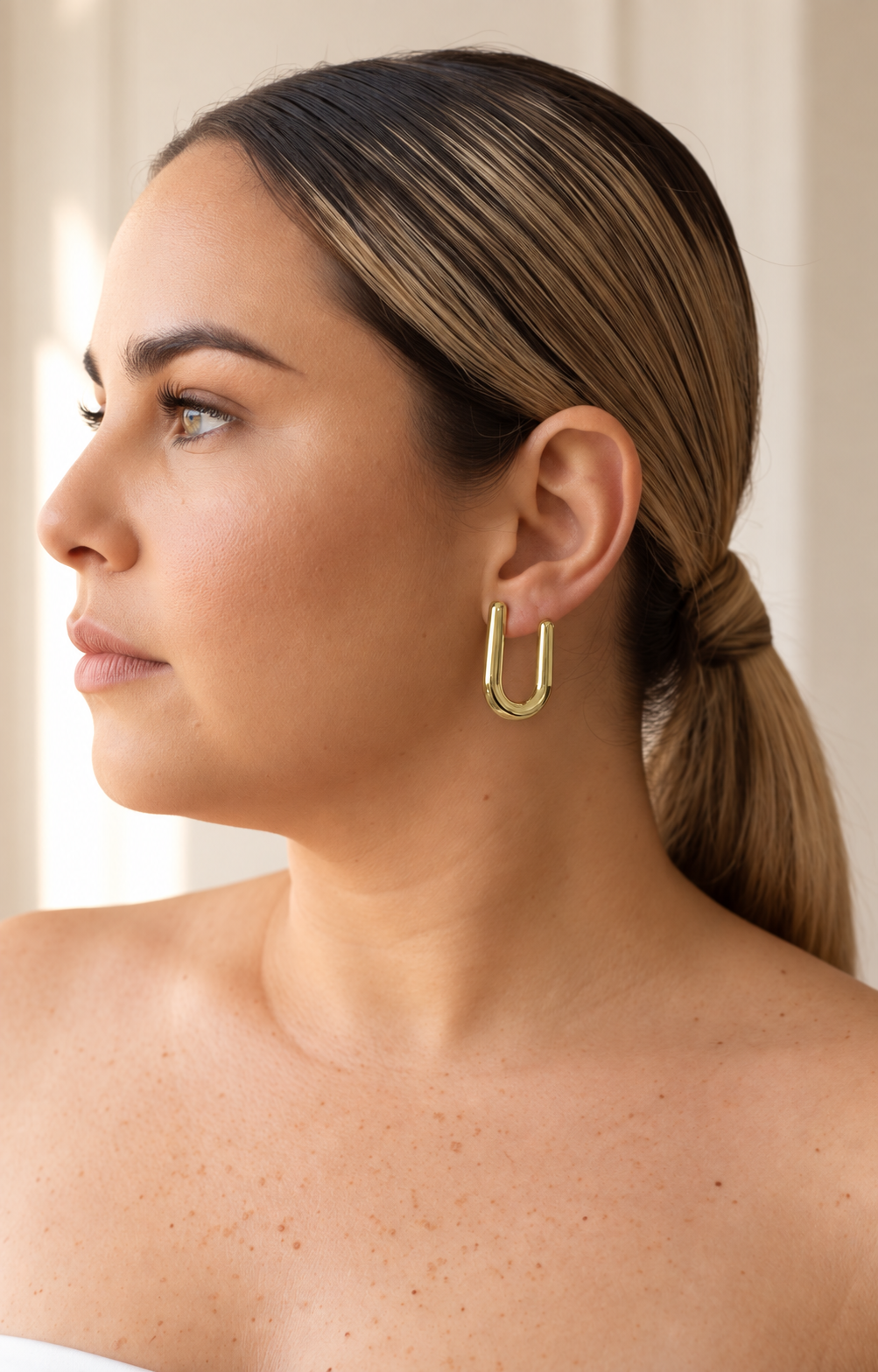 Aretes U dorados