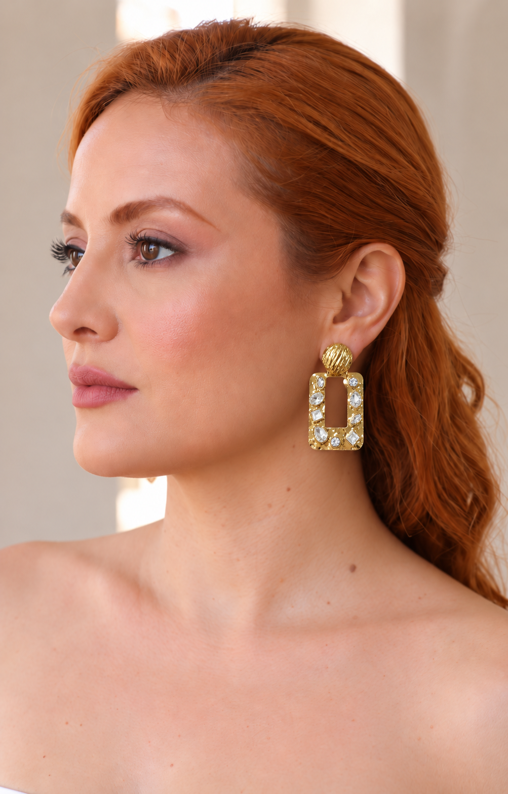 Aretes rectangulares dorados con cristales