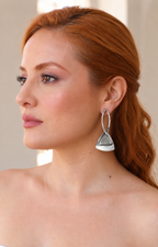 Aretes geométricos triangulares dorados
