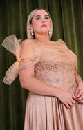 Vestido champagne de gala con detalle de tul y pedrería - VESTIDO LARGO CURVY Boutiquemirel 