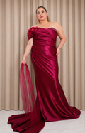 Vestido vino satinado con flor en el hombro - VESTIDO LARGO CURVY Boutiquemirel 