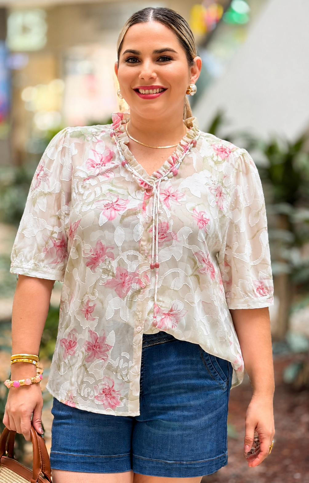 Blusa con estampado floral y bordado