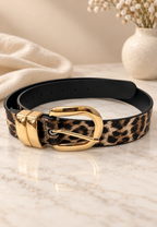 Cinturón de leopardo beige de la marca JOIA con hebilla dorada, estilo elegante y moderno para mujer.