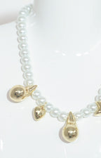 Collar de perlas con dijes dorados - COLLAR Boutiquemirel 