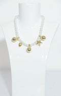 Collar de perlas con dijes dorados - COLLAR Boutiquemirel 