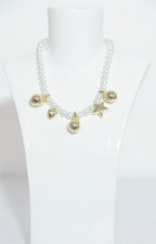Collar de perlas con dijes dorados - COLLAR Boutiquemirel 