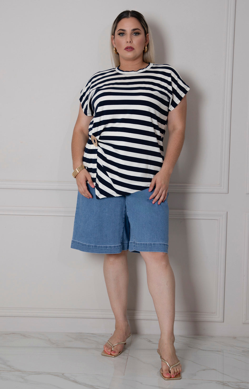 Blusa de rayas con hebilla dorada - BLUSAS CURVY Boutiquemirel 