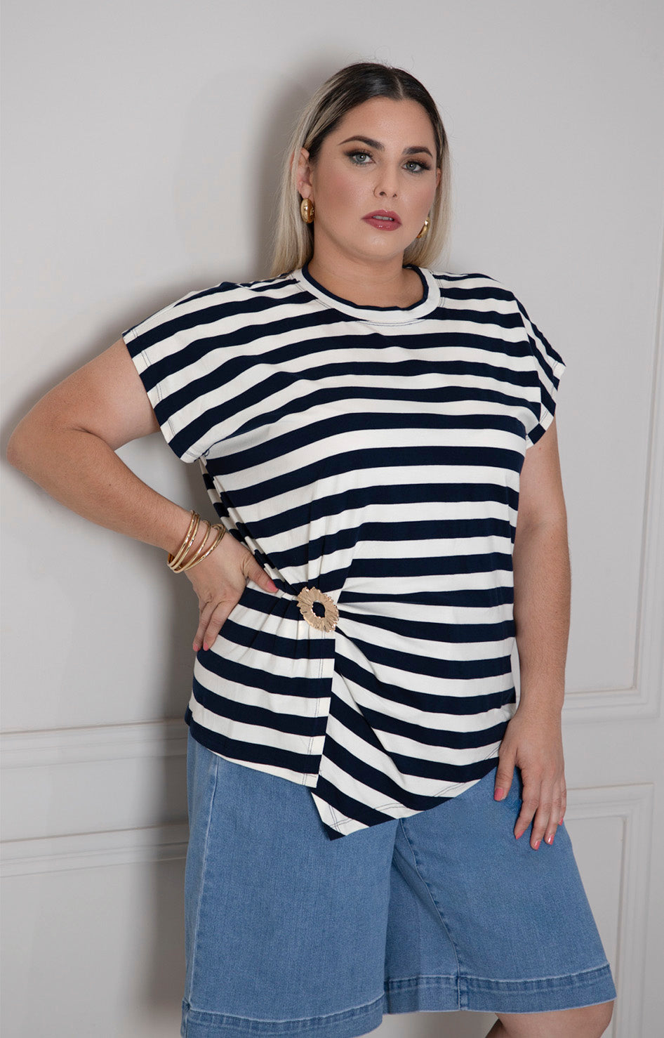 Blusa de rayas con hebilla dorada - BLUSAS CURVY Boutiquemirel 
